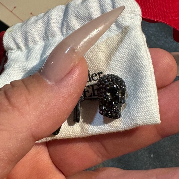 SOLD! Alexander McQueen Swarovski skull cuff links - Picture 4 of 5